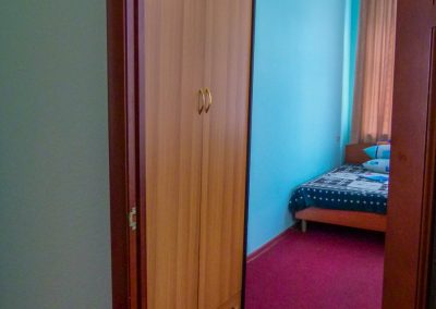Четырехместный четырехкомнатный апартамент в санатории Кавказ в городе Кисловодске - фотография