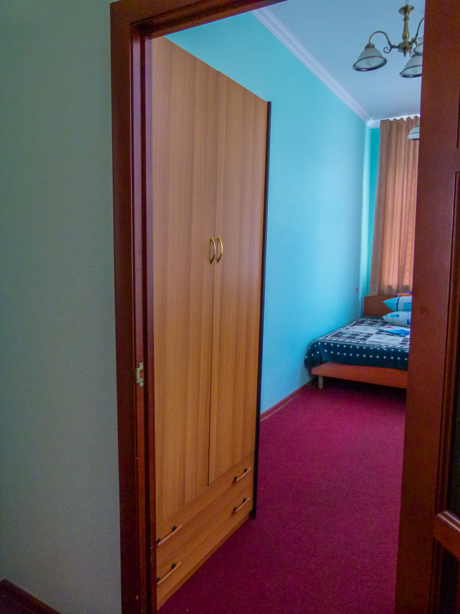 Четырехместный четырехкомнатный апартамент в санатории Кавказ в городе Кисловодске - фотография
