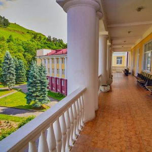 Балкон в санатории Кавказ в городе Кисловодске - фотография