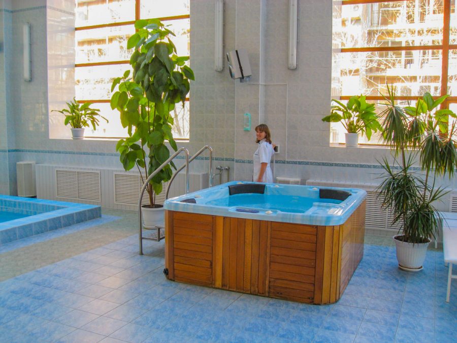 Бассейн в санатории Кавказ в городе Кисловодске - фотография