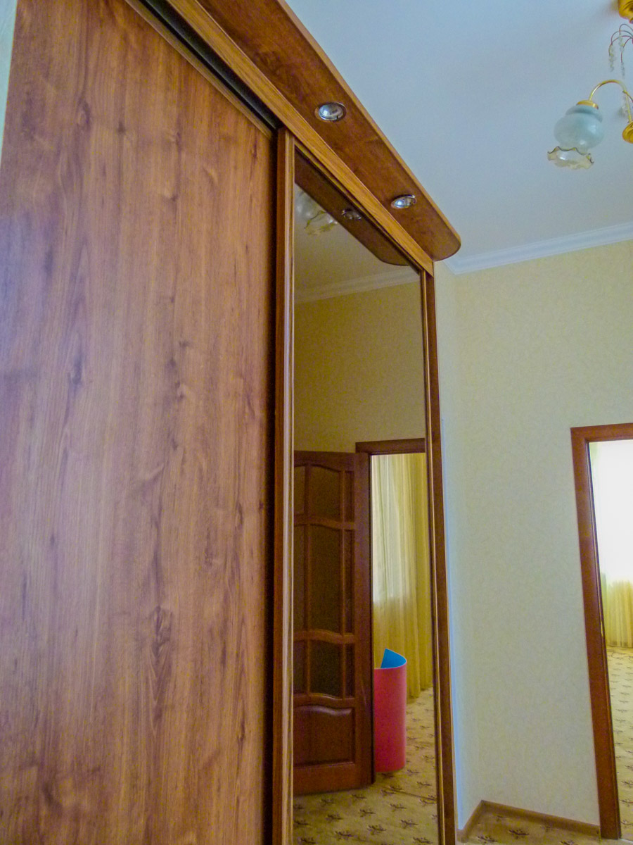 Двухкомнатный двухместный номер с балконом в санатории Кавказ в городе Кисловодске - фотография