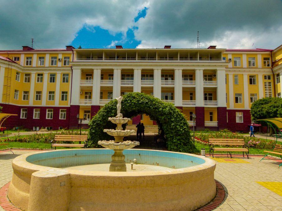 Фасад санатория Кавказ в городе Кисловодске - фотография