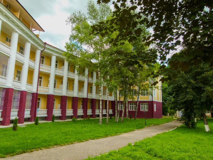 Фасад санатория Кавказ в городе Кисловодске - фотография