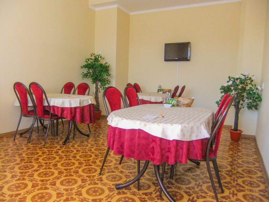 Обеденный зал в санатории Кавказ в городе Кисловодске - фотография