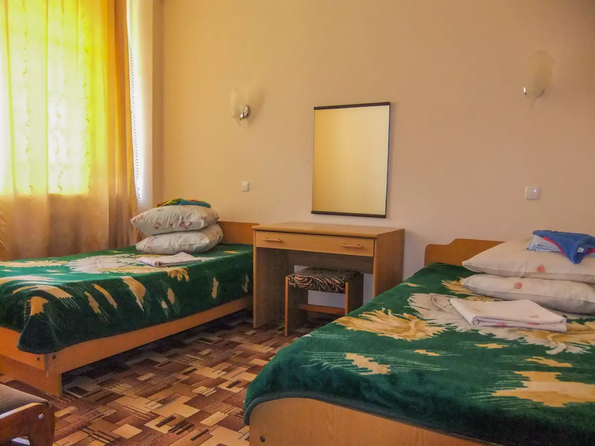 Двухместный стандарт в санатории Кавказ в городе Кисловодске - фотография