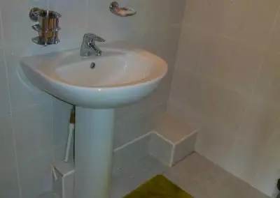 Двухкомнатный двухместный номер с балконом в санатории Кавказ в городе Кисловодске - фотография