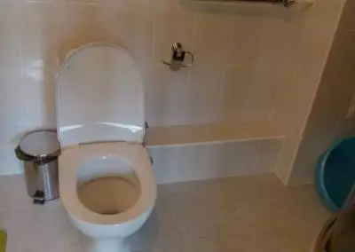 Двухкомнатный двухместный номер с балконом в санатории Кавказ в городе Кисловодске - фотография