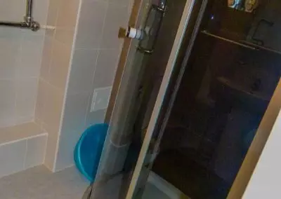 Двухкомнатный двухместный номер с балконом в санатории Кавказ в городе Кисловодске - фотография