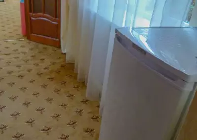 Двухкомнатный двухместный номер с балконом в санатории Кавказ в городе Кисловодске - фотография