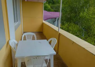 Двухкомнатный двухместный номер с балконом в санатории Кавказ в городе Кисловодске - фотография