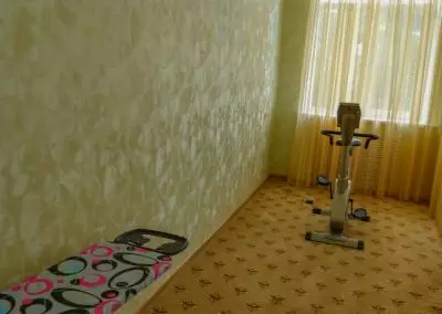 Двухкомнатный двухместный номер с балконом в санатории Кавказ в городе Кисловодске - фотография